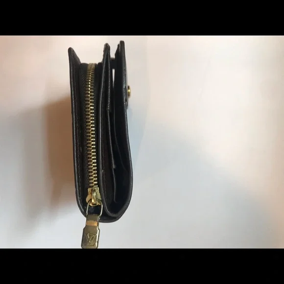 🛍️HOST PICK🛍️7/19/24🛍️06/12/24 🛍️VINTAGE LOUIS VUITTON DAMIER COMPACT WA… - Picture 12 of 16